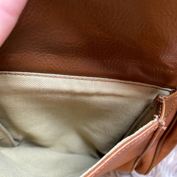 *SOLD* Vintage Leather Sling Bag - Picture 4 of 10